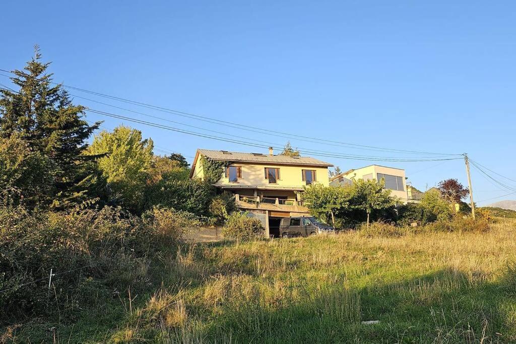 Le Cosy Du Plongeoir - T2 Neuf Avec Vue Sur Le Lac De Serre Poncon Et Grande Terrasse Avec Jardin Savines Exterior photo