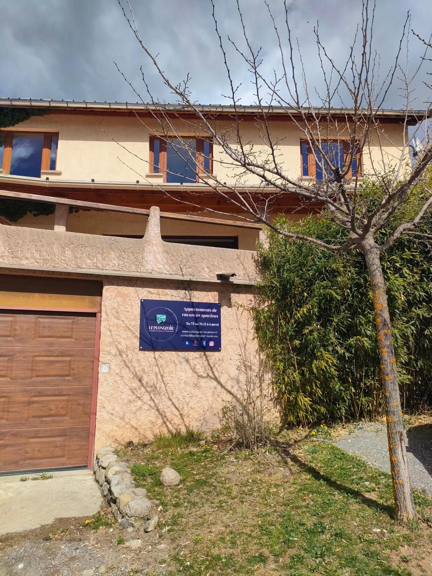 Le Cosy Du Plongeoir - T2 Neuf Avec Vue Sur Le Lac De Serre Poncon Et Grande Terrasse Avec Jardin Savines Exterior photo