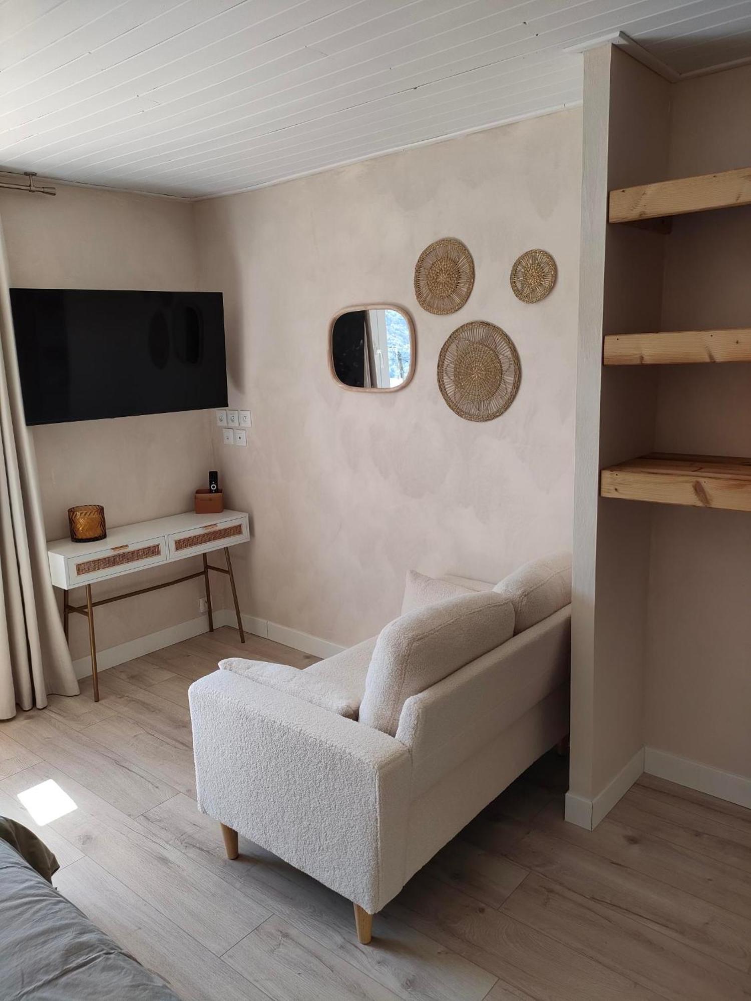 Le Cosy Du Plongeoir - T2 Neuf Avec Vue Sur Le Lac De Serre Poncon Et Grande Terrasse Avec Jardin Savines Exterior photo