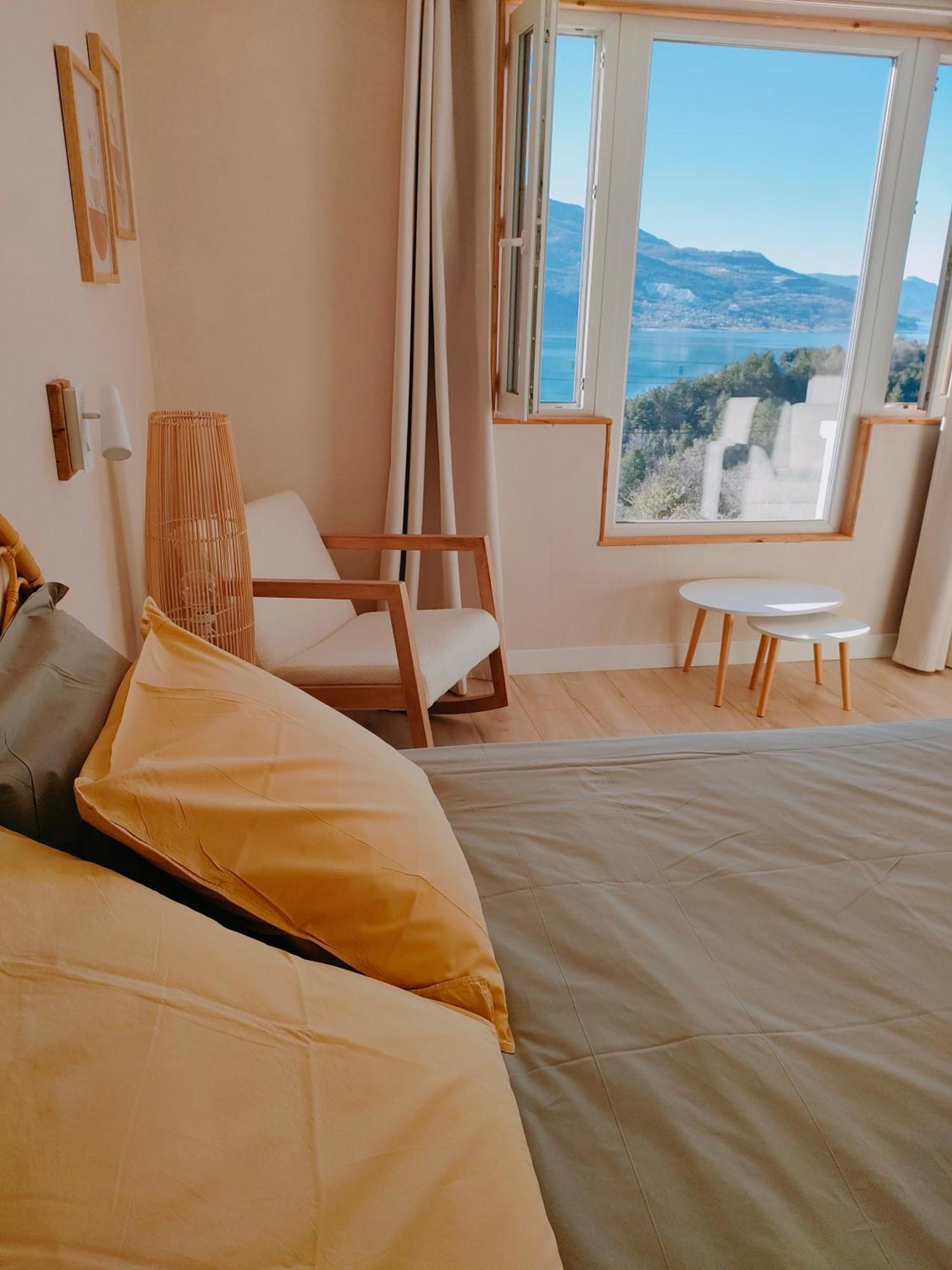 Le Cosy Du Plongeoir - T2 Neuf Avec Vue Sur Le Lac De Serre Poncon Et Grande Terrasse Avec Jardin Savines Exterior photo